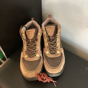 Women’s Eddie Bauer hikers size 8